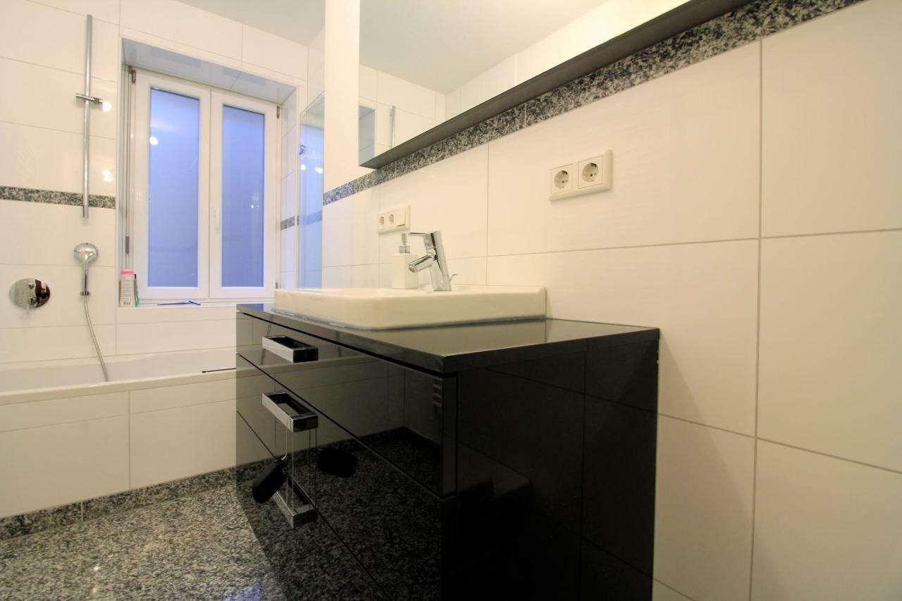 Luxury City Apartment - View Of River And Castle Вюрцбург Екстериор снимка
